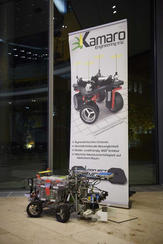 Beteigeuze vor dem Kamaro neXt Plakat