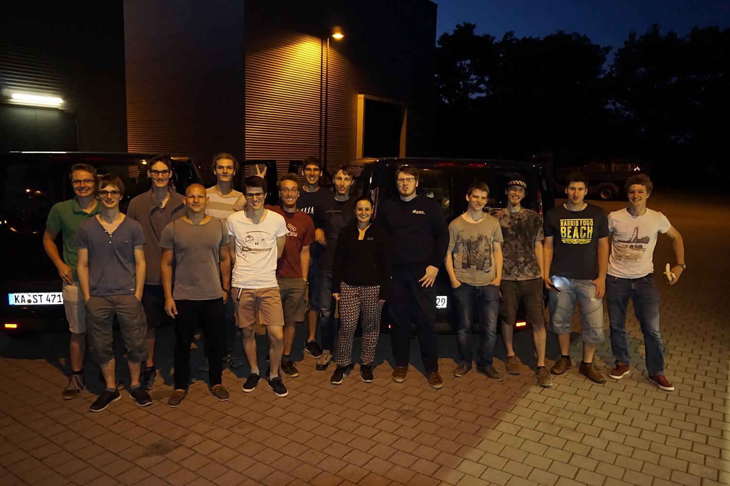 Gruppenfoto im Abendlicht