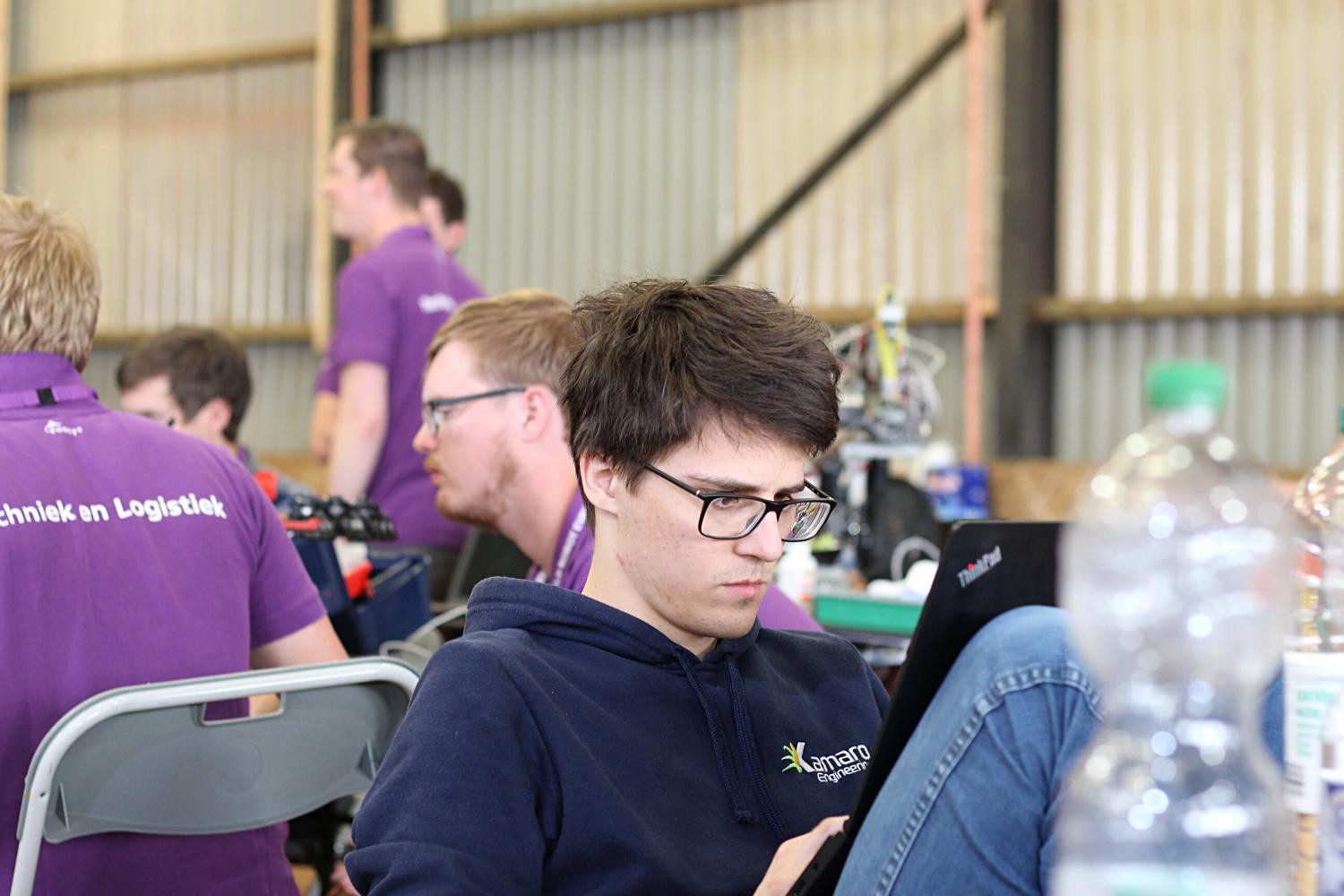 Teammitglied am arbeiten