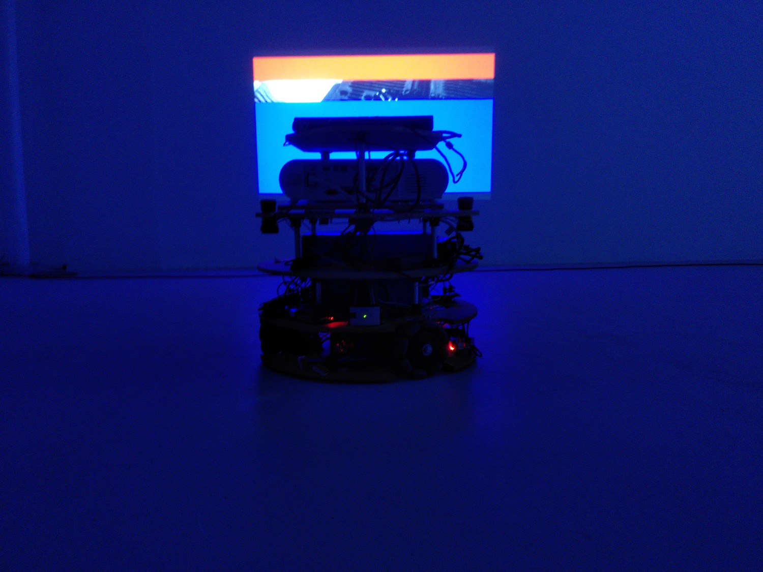 Cassiopeia beamt gegen die Wand